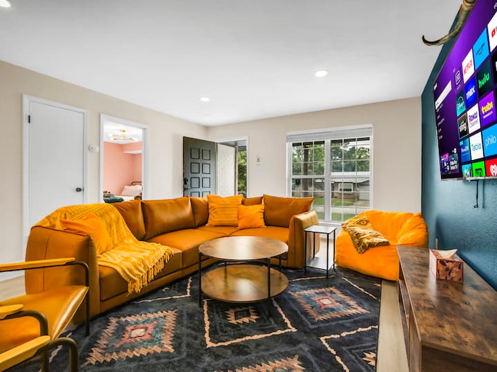 Lux Backyard Oasis + Pool + Outdoortv Walk To At&t - Arlington, TX