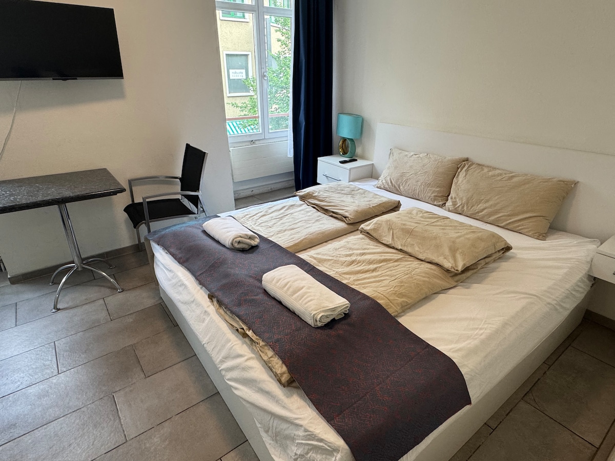 Popular Airbnb listing: City Center Peaceful Studio in Hochschulen