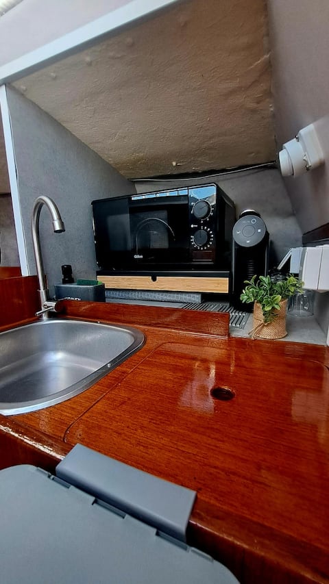 Successful Airbnb property: Romance and Adventure on a sailboat in Lisbon in Parque Das Nações