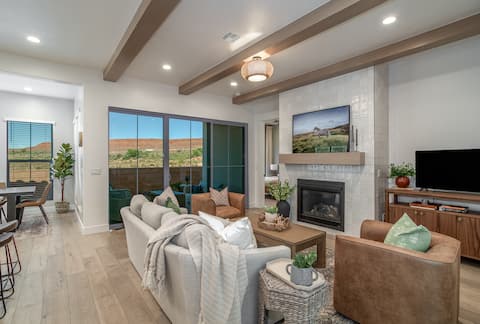 Popular Airbnb listing: Zion Luxury | Sleeps 10 | Resort Pool + Hot Tub in St. George