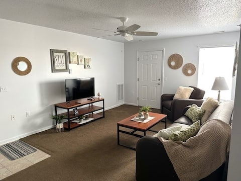 Upstairs 2 Bed 2 Bath Apartment