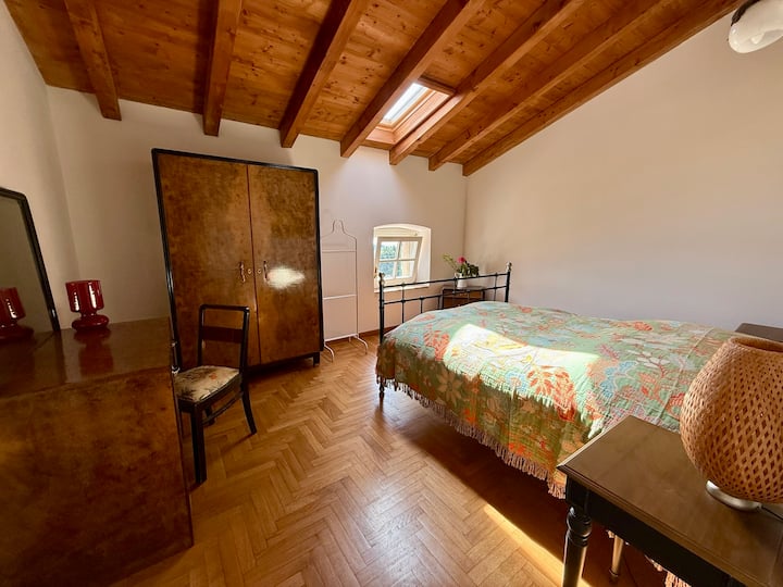 ห้องนอนพร้อมเตียงควีนไซส์ 1 เตียง