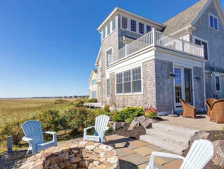 Luxury 5BR • Oceanfront retreat