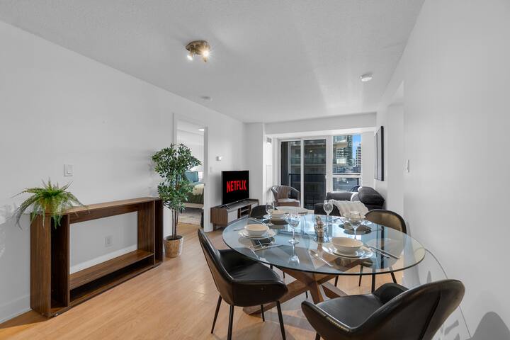 NEW! Walk to Rogers Centre/CN Tower/Free Parking gallery image 4