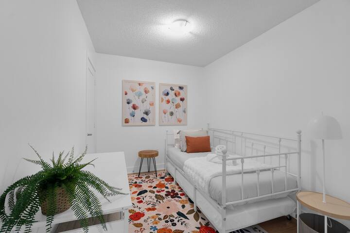 NEW! Walk to Rogers Centre/CN Tower/Free Parking gallery image 5