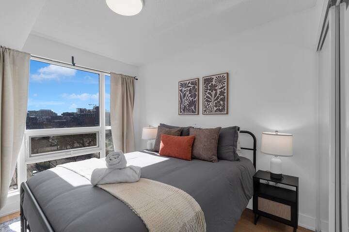 NEW! Walk to Rogers Centre/CN Tower/Free Parking gallery image 3