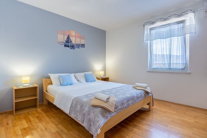 Apartamento familiar único.
 dormitorio para dos personas.
Aire acondicionado.❄️