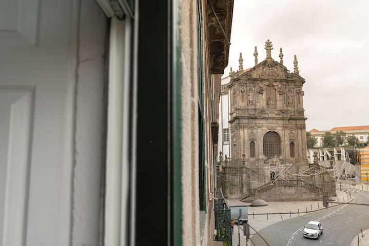 Clerigos Townhouse Porto by PCH gallery image 2