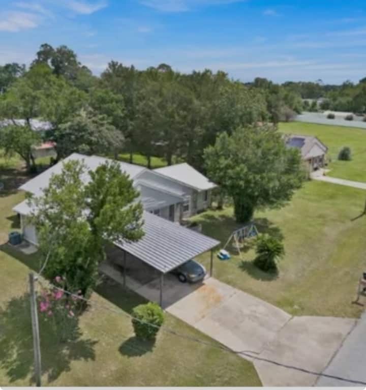 Spring Wendy Rainbow Springs Getaway - King Suite - Sleeps 6 - Houses for Rent in ...