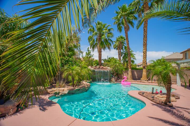 Your Oasis Retreat awaits Waterfall Pool Hot-tub