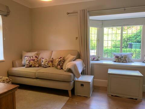 Successful Airbnb property: Sycamores Annexe, quiet, 500yds to races, parking in York