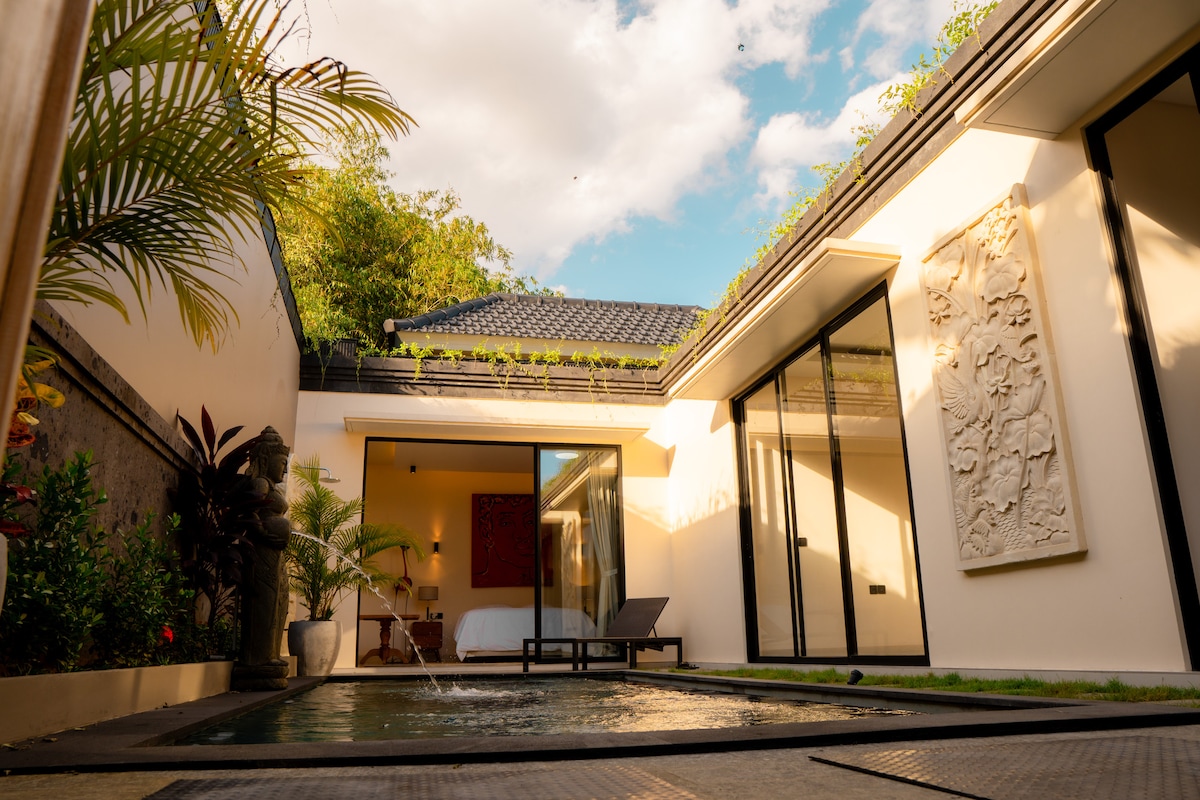 Home in Kecamatan Kuta Utara · 2 bedrooms · 2 beds · 2 private baths, Airbnb comparable