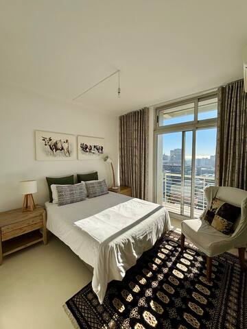 Central CBD Penthouse. Stunning view gallery image 2