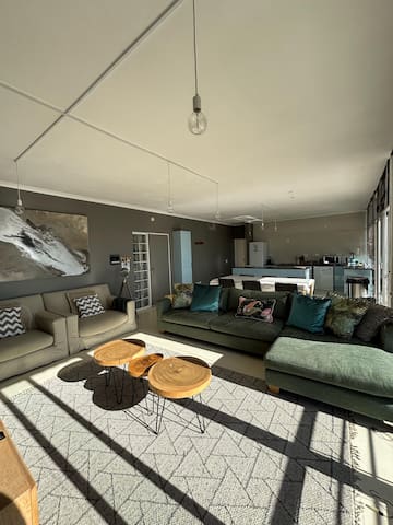 Central CBD Penthouse. Stunning view