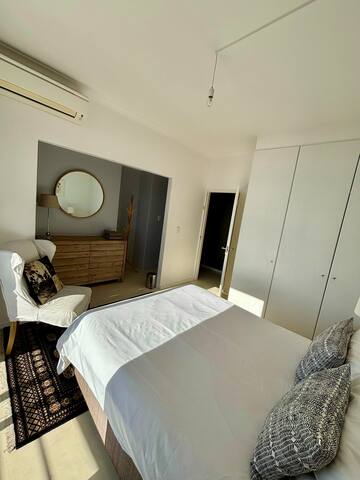 Central CBD Penthouse. Stunning view gallery image 3