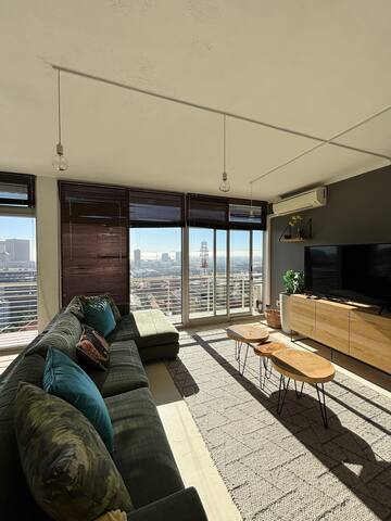 Central CBD Penthouse. Stunning view gallery image 4