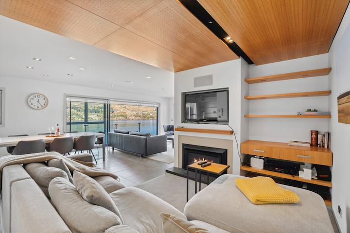 Lakefront Penthouse Apartment With Panoramic View - Queenstown