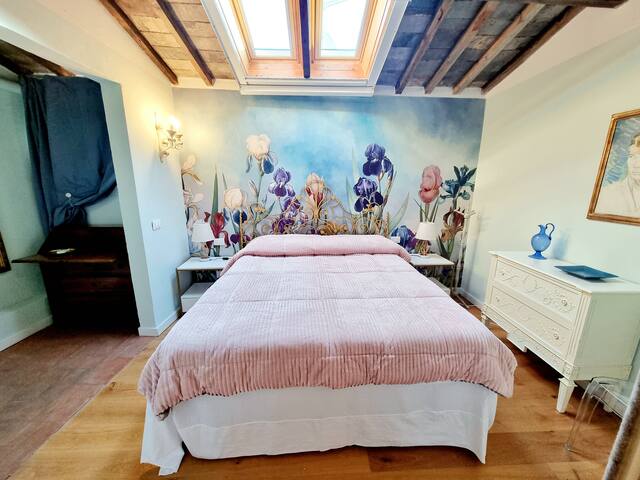 Florentine Iris-3 suites in centro