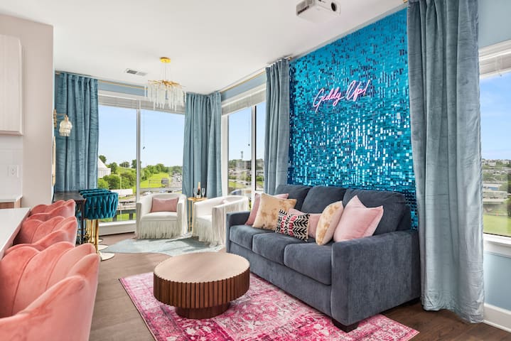 Wildflowers & Wildhorses |Cozy King Beds |Walkable