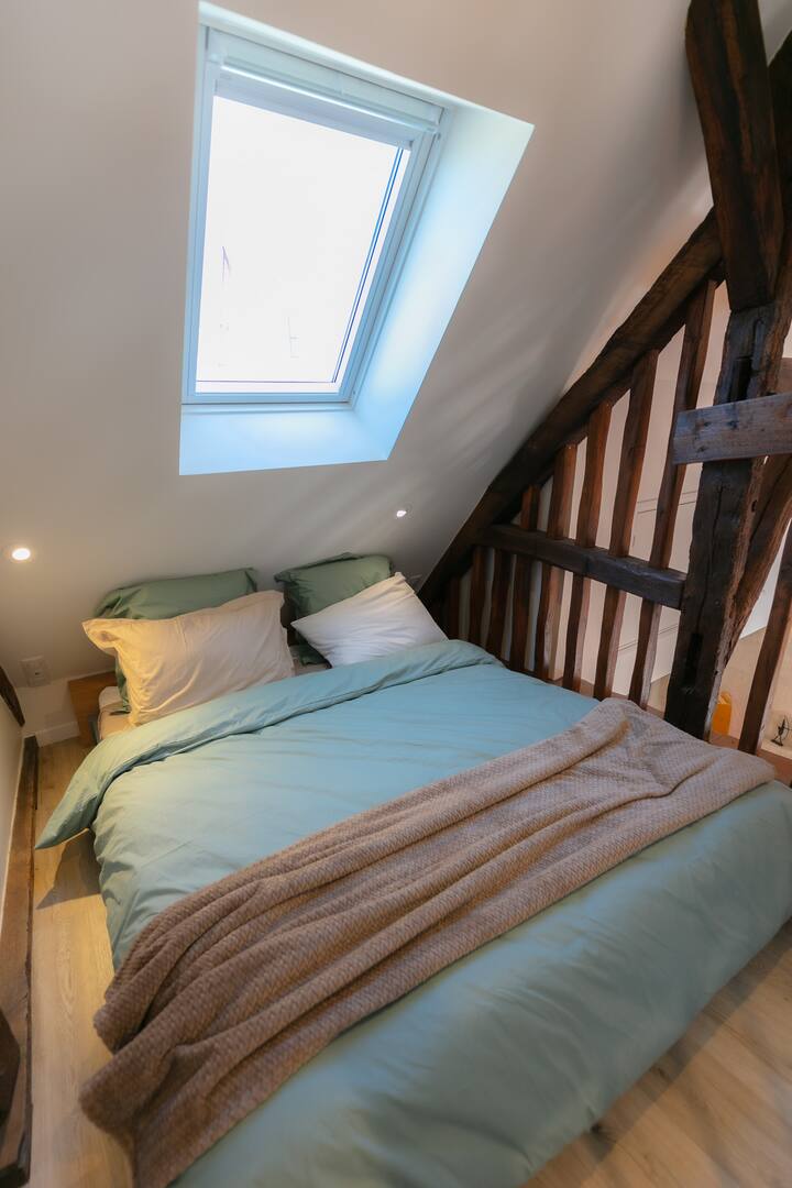 Lit Tatami de 160 x 200, et liseuses à lumière variable 