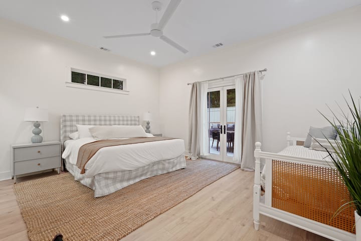 Spacious room with desk & chair.