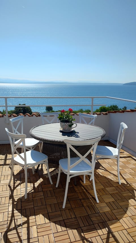 NeboKraj Terassa,6 min walk by stairs to the beach