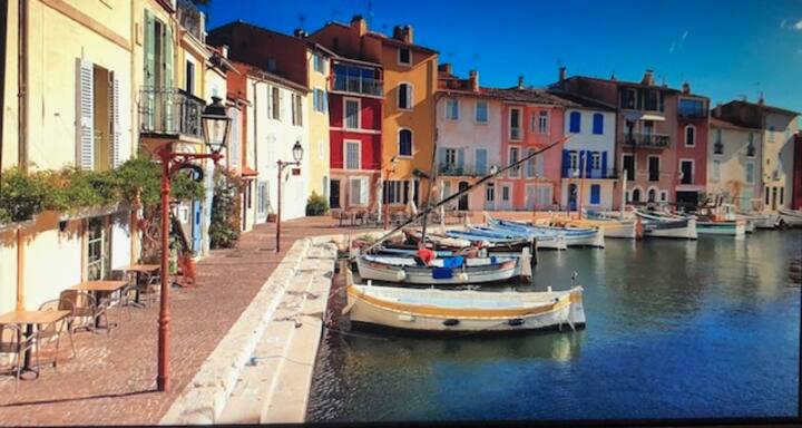 Maison De Ville Contemporaine. - Martigues