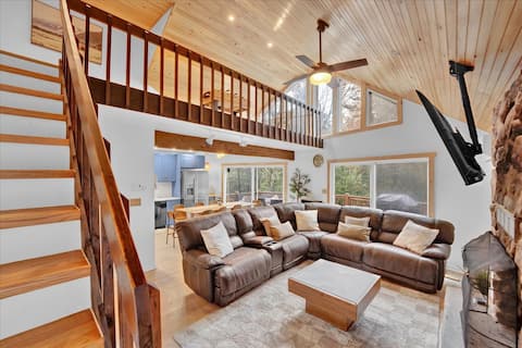 Pine Vaulted Chalet | HotTub | Firepit | BBQ Grill