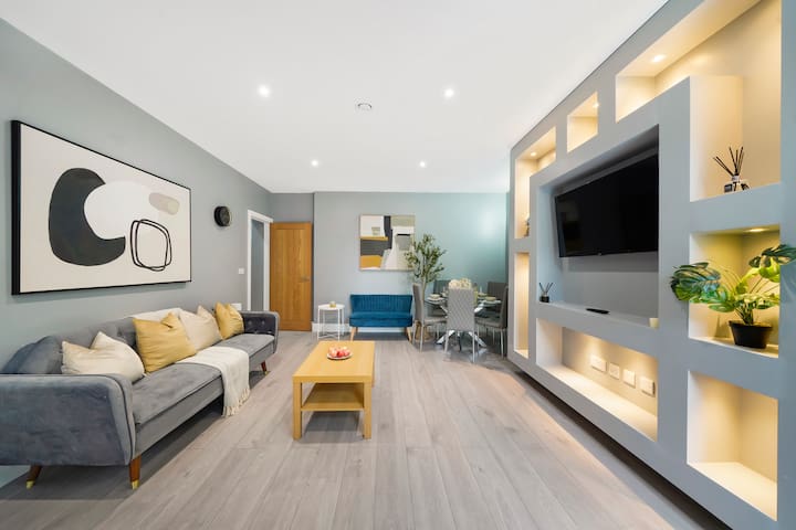 4BR w/ Jacuzzi, Garden & Parking