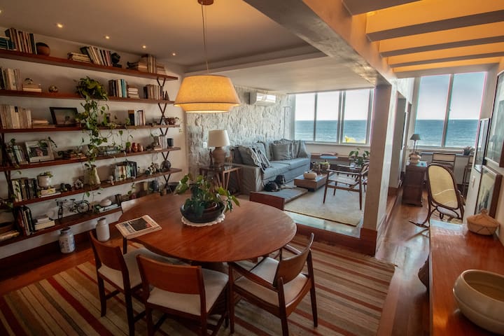 Lindo apartamento de frente para o mar