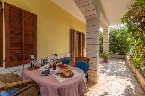 A1 – studio w terrace & garden, 3min to the beach