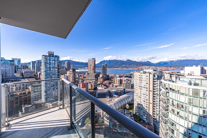 City center, high-rise,luxurious gallery image 3