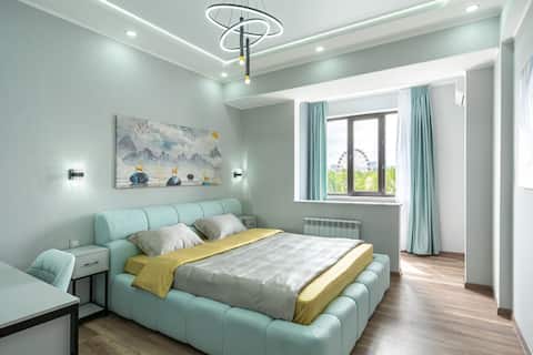 Central Flat with Ferris View