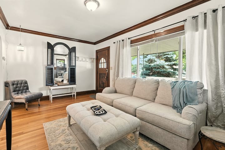Charming West Cleveland Home - Parma, OH