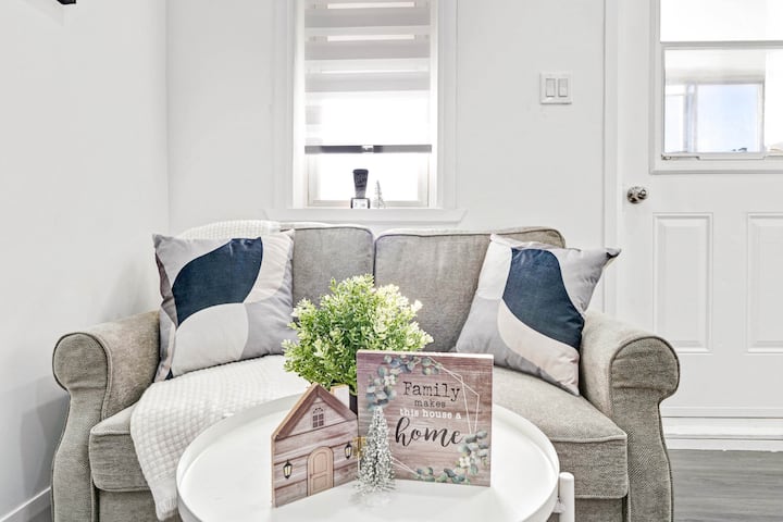 Economy Queen Modern 2b/1b, Kitchen, Parking! - Cornwall