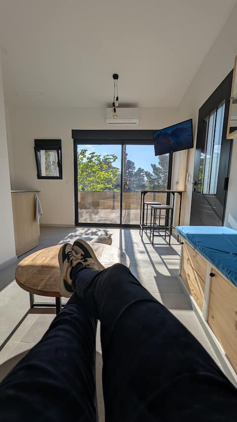 Top performing Airbnb: 20 m² studio in the coves in Marseille