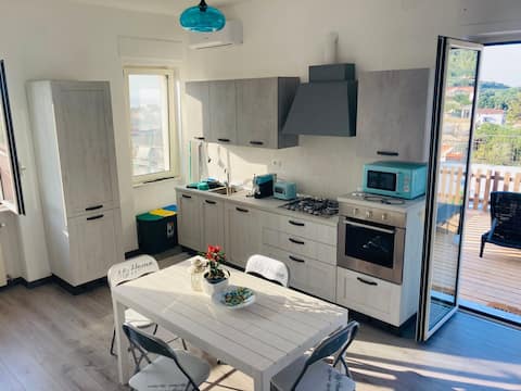 Proprietà Airbnb di successo: Panoramic rooftop terrace between Rome and Naples a Minturno