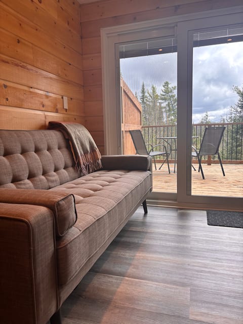 Popular Airbnb listing: Wolf Cabin; cozy cottage on the Oxtongue River in Lake Of Bays