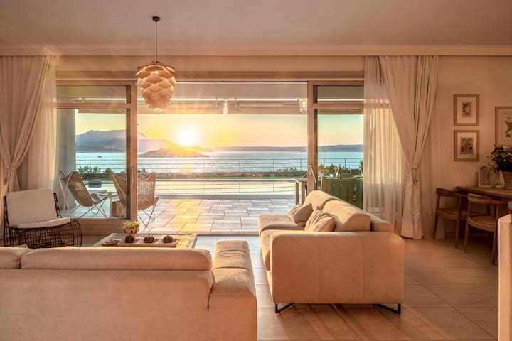 Heated Pool * Sauna * Jacuzzi * 200mt to the Beach