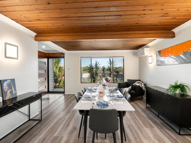 New Renovated 6Bedroom House Aircon/Patio/3Garage gallery image 2