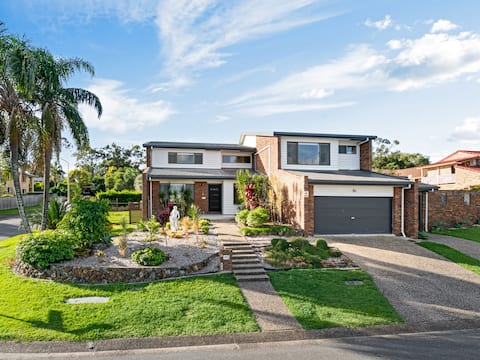 New Renovated 6Bedroom House Aircon/Patio/3Garage