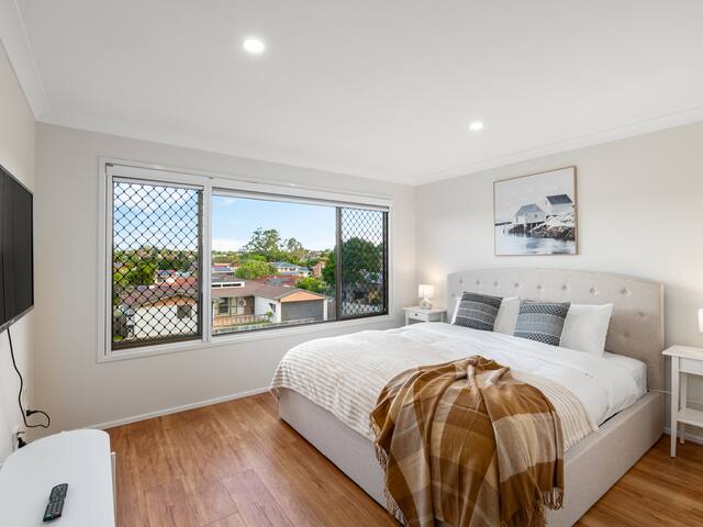 New Renovated 6Bedroom House Aircon/Patio/3Garage gallery image 3