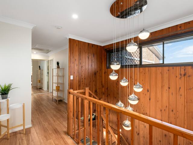 New Renovated 6Bedroom House Aircon/Patio/3Garage gallery image 5