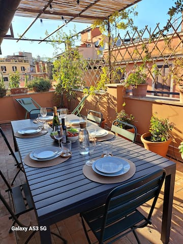 Penthouse Trastevere Suite