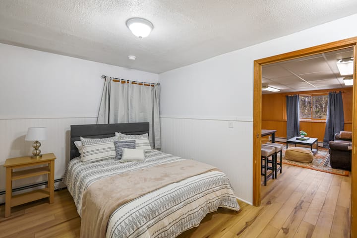 Თქვენი მშვიდობიანი საწოლი ქვედა საძინებელში.