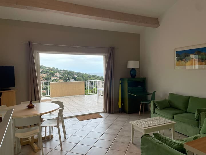 #2 Appartement Proche Plage - Vue Mer + Terrasse - Le Lavandou