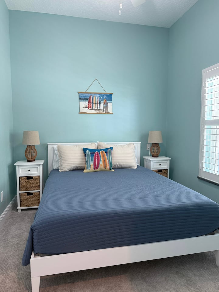 Спална соба со брачен кревет