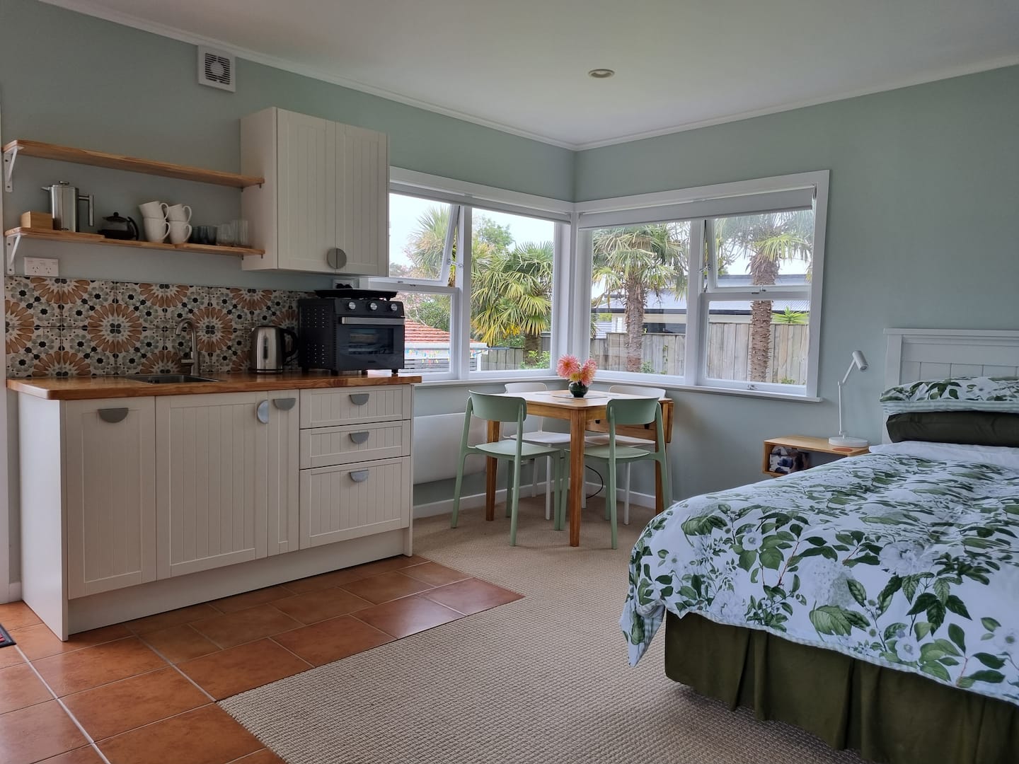'Art To Sea' Studio Accommodation 2
