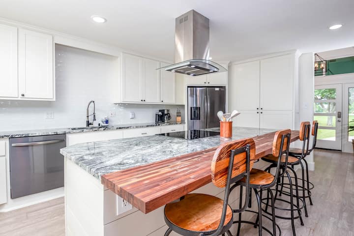 Full kitchen image 1