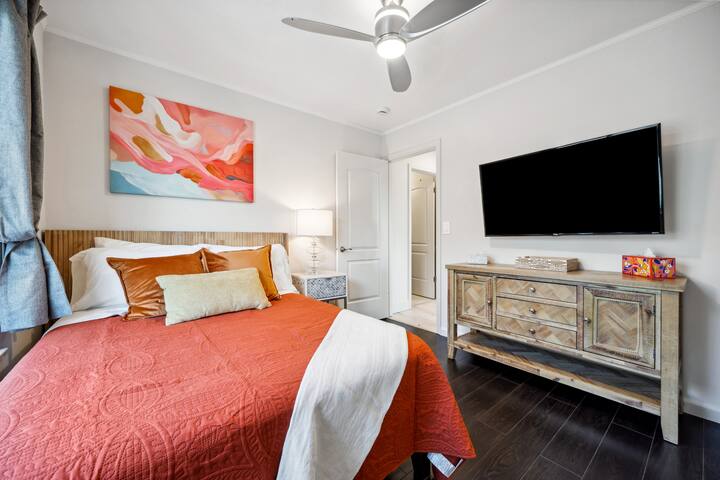 Silicon Valley Stay | 4 bd 3 bth | Scenic Luxury gallery image 4